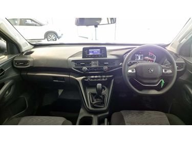 2026 Peugeot Landtrek image 3